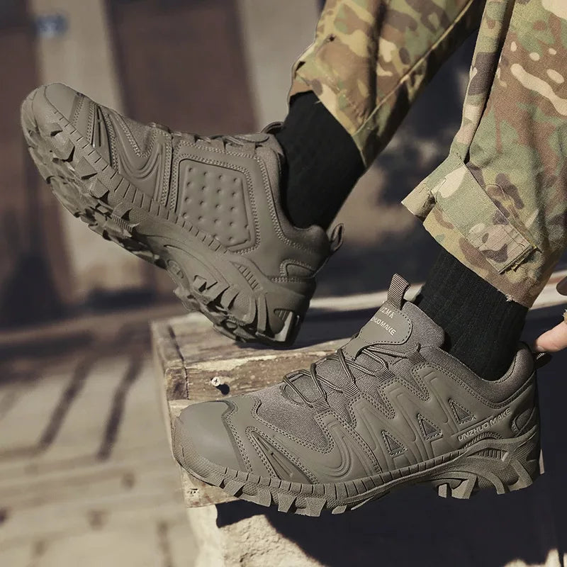 Chaussures de Randonnée Imperméables Homme Pyrénées – Bottines Tactiques Montantes à Semelle Crantée