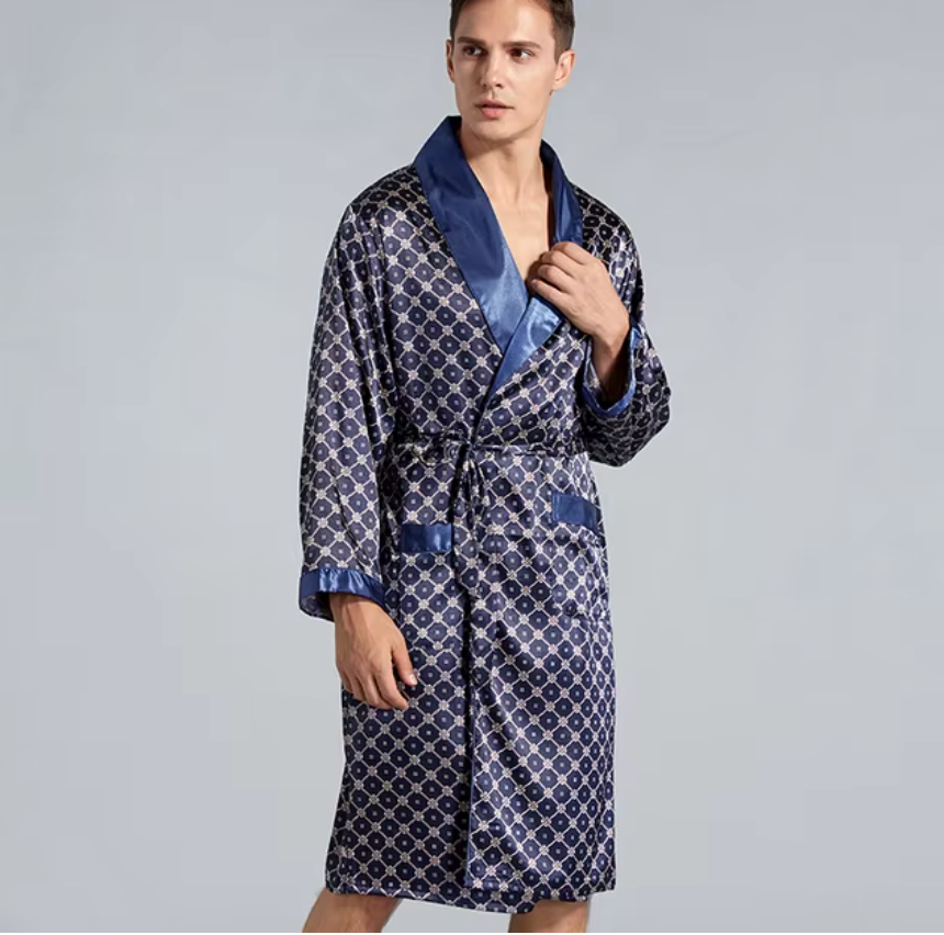 Peignoir de Chambre Homme Valmont – Robe de Chambre Satinée Motif Baroque avec Ceinture